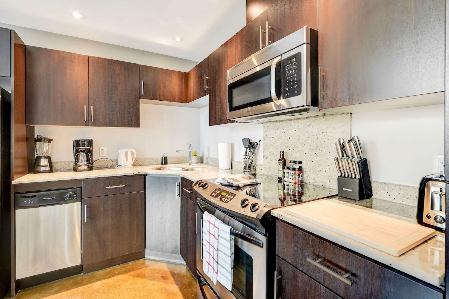 YYC Modern 2Br Condo - King Bed - Downtown City Views מראה חיצוני תמונה