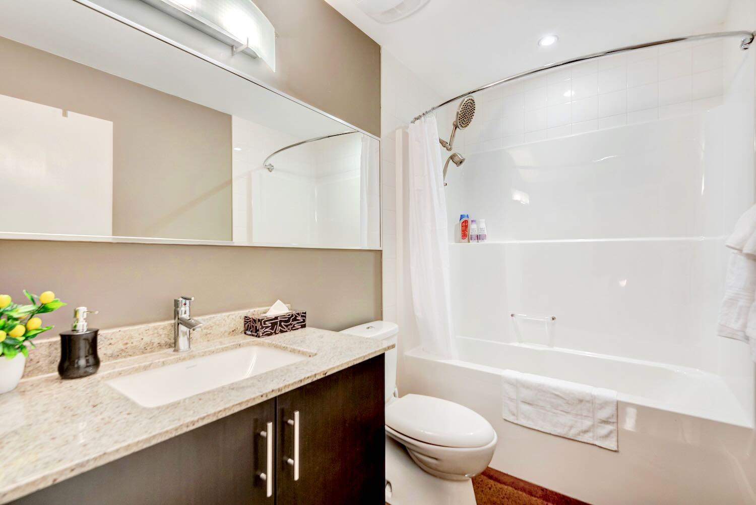 YYC Modern 2Br Condo - King Bed - Downtown City Views מראה חיצוני תמונה